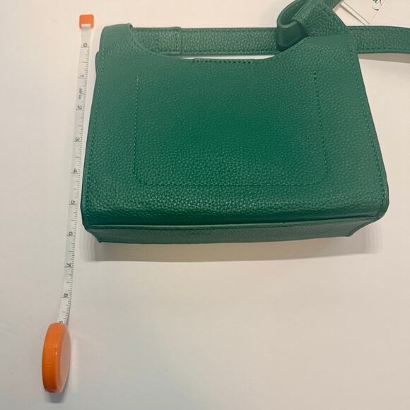 🎄 NWT Green Vegan Leather Crossbody Bag Adjustable Strap Compact Purse Gold - Picture 4 of 6